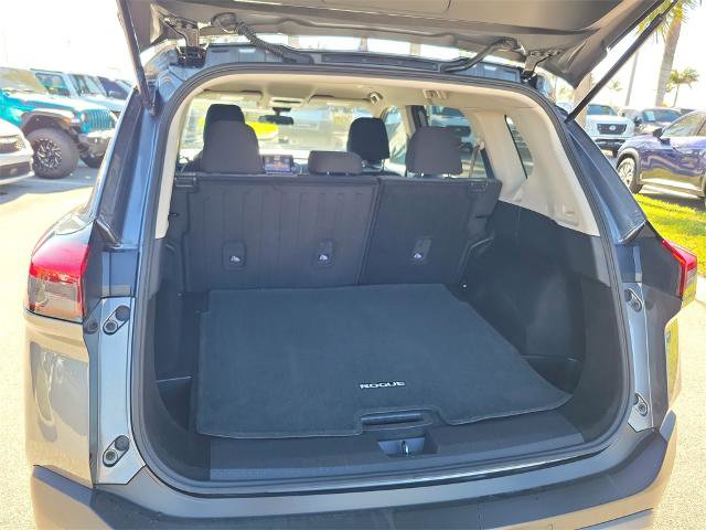 Certified 2023 Nissan Rogue SV image 15