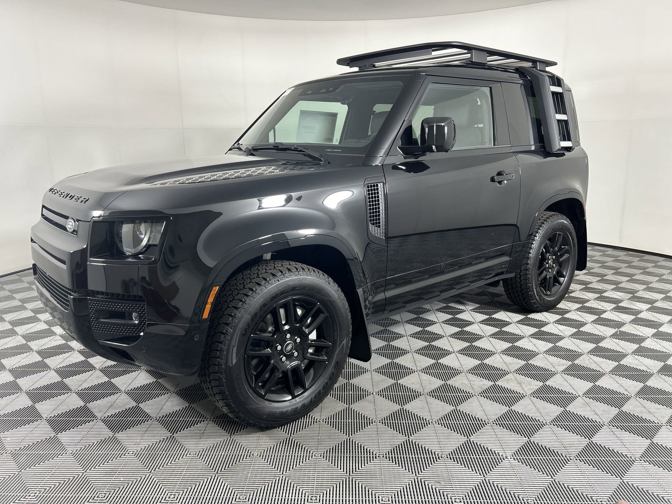 New 2025 Land Rover Defender 90 X-Dynamic SE