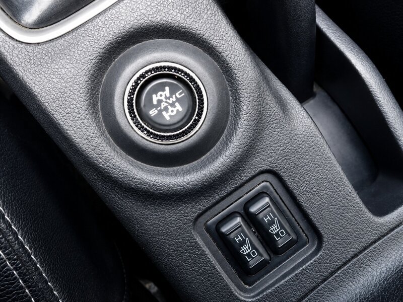 Used 2015 Mitsubishi Outlander SE AWD/4WD image 16