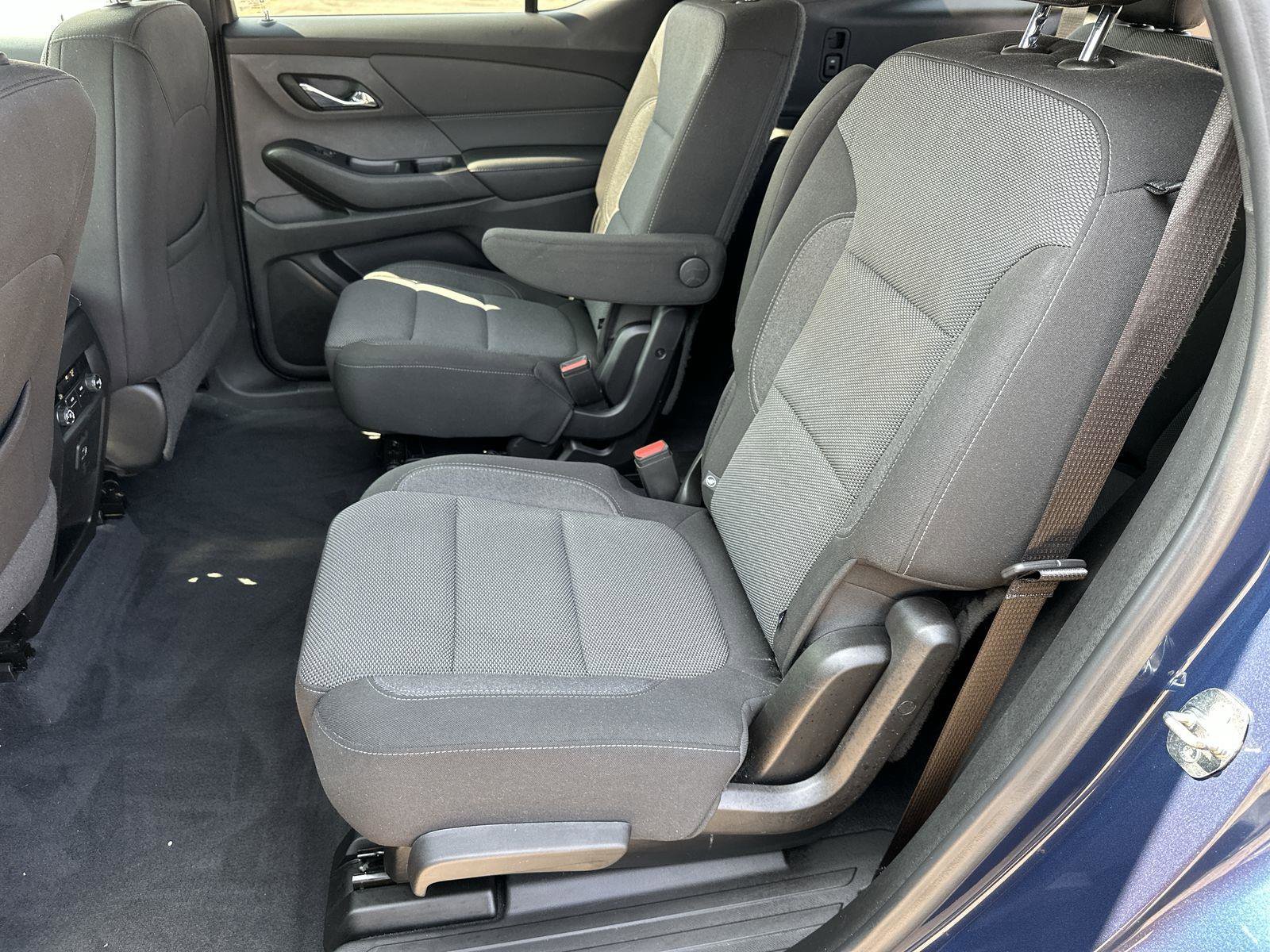 Used 2022 Chevrolet Traverse LT image 25