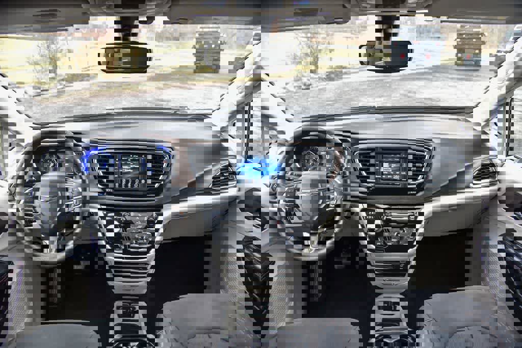 Certified 2019 Chrysler Pacifica Touring Plus image 18