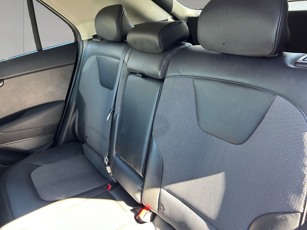 Used 2023 Kia Niro EX image 16