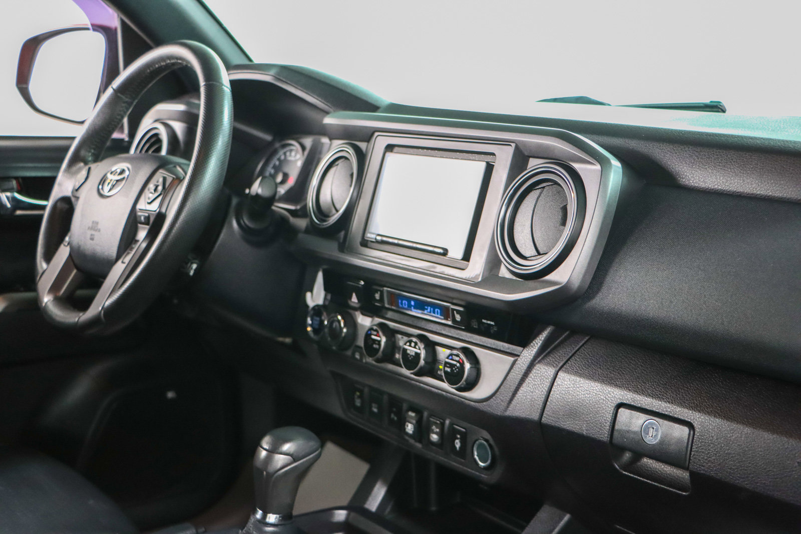 Used 2018 Toyota Tacoma TRD Off-Road image 30