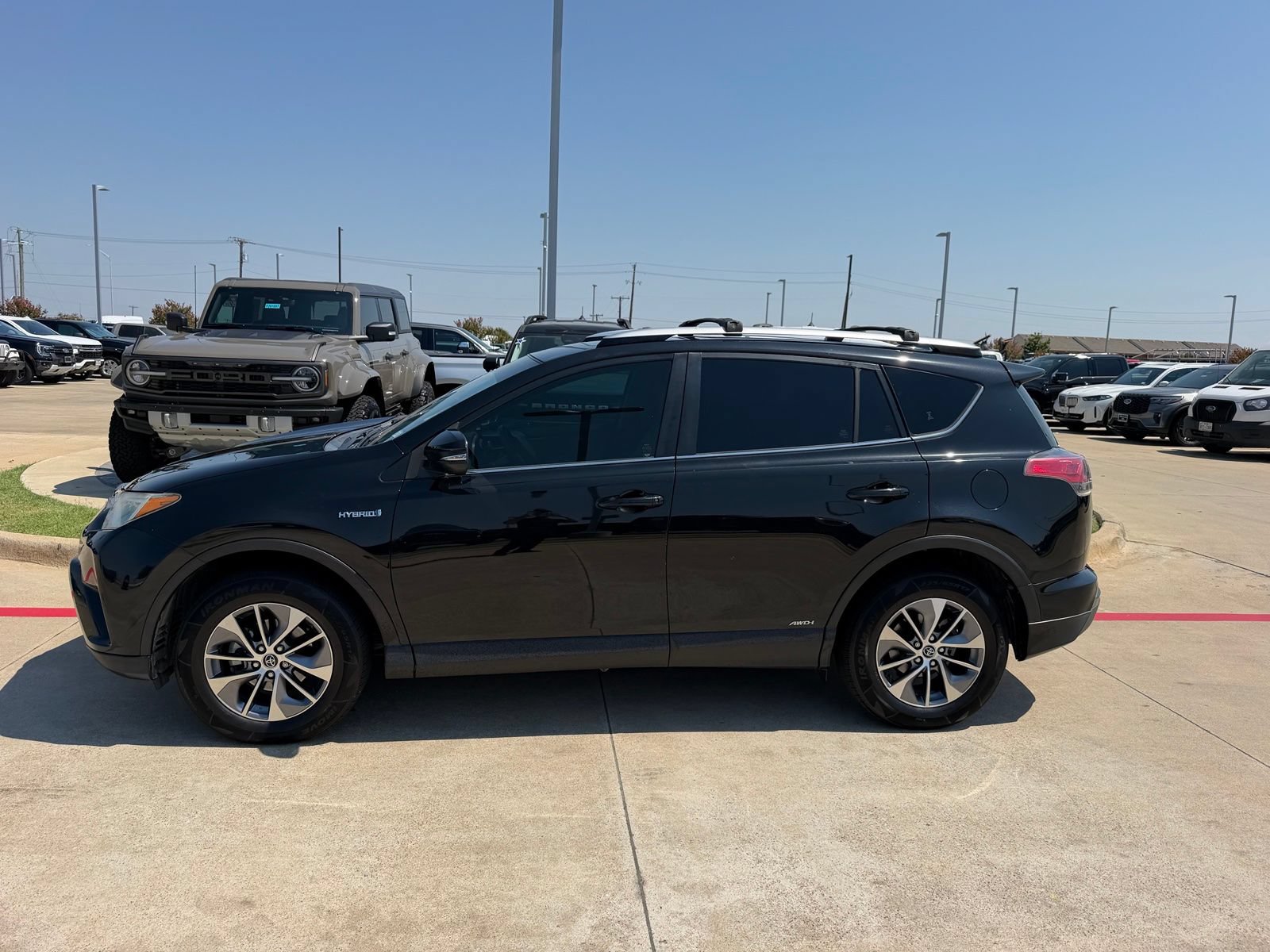 Used 2016 Toyota RAV4 XLE AWD/4WD image 5