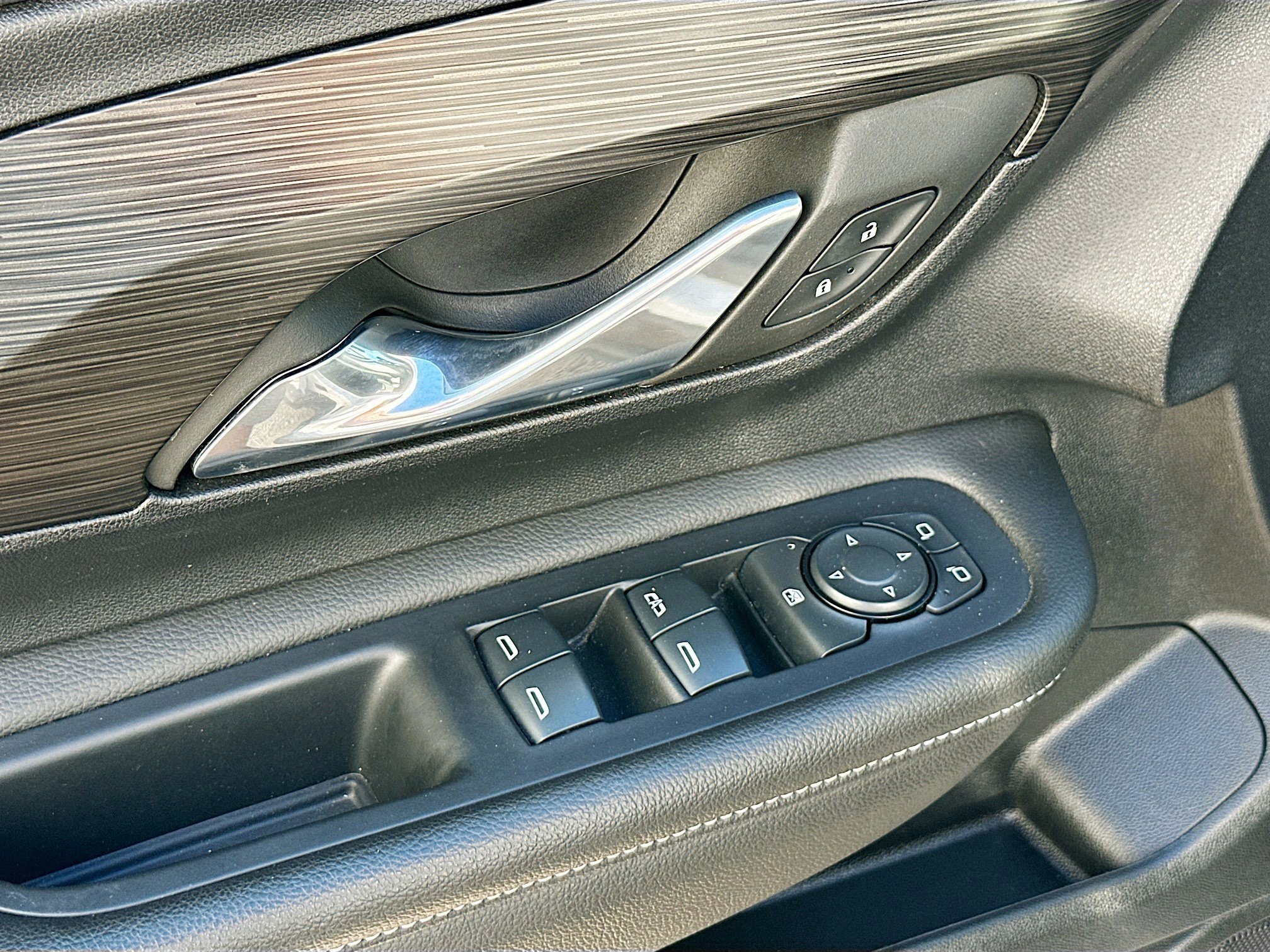 Used 2024 GMC Terrain SLE image 15