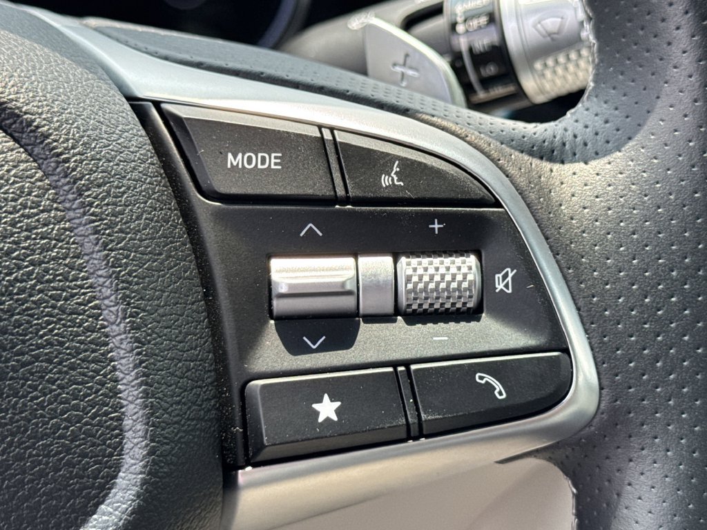 Used 2025 Genesis G70 2.5T RWD image 26