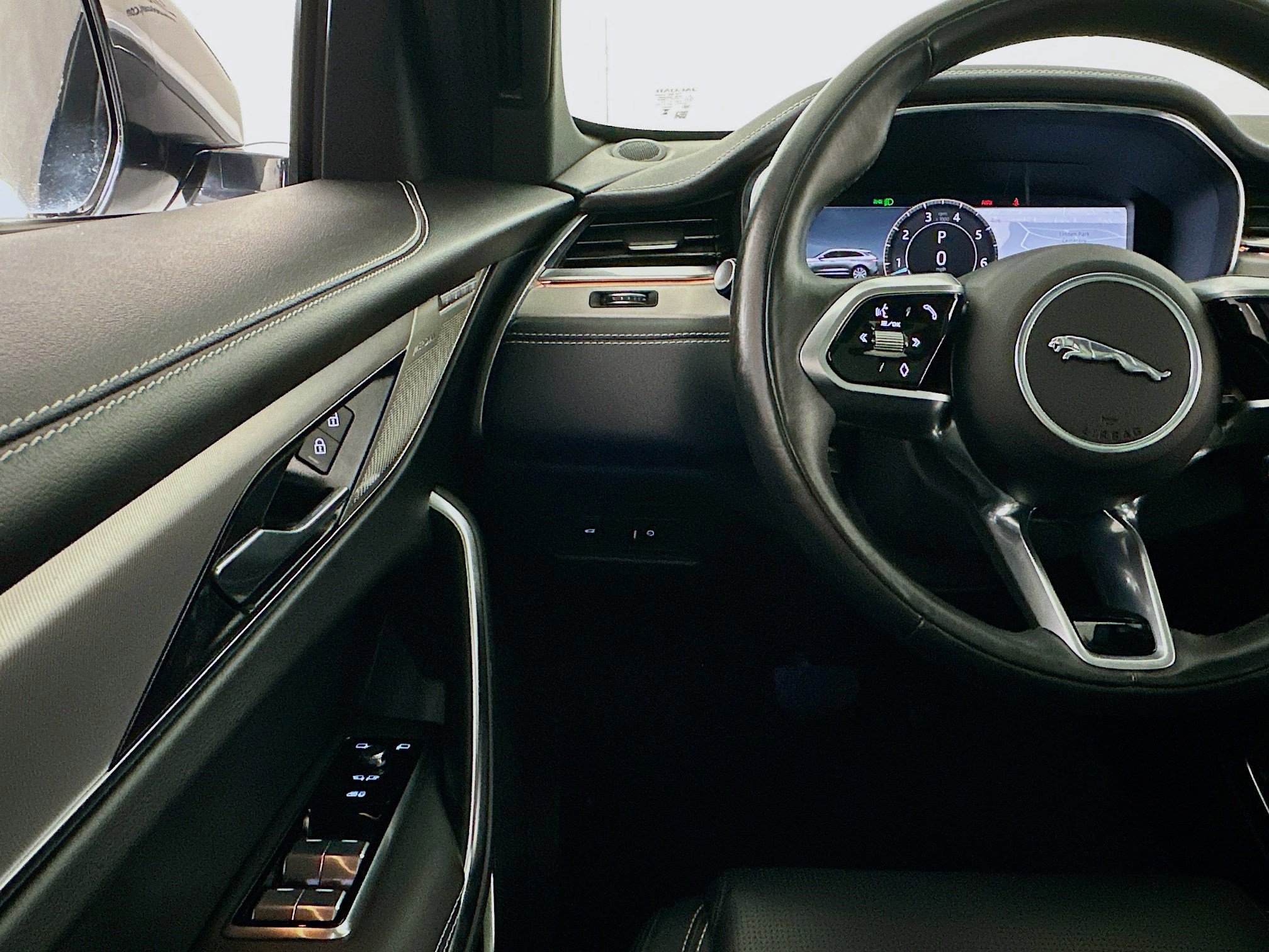 Used 2024 Jaguar F-PACE R-Dynamic S image 10