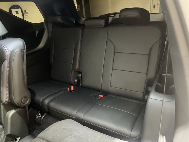Used 2025 Chevrolet Traverse RS w/ LPO, Roadside Safety Package FWD image 25