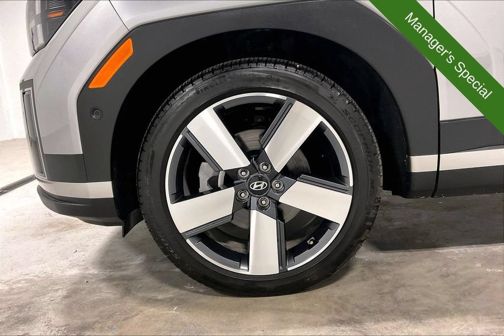 Used 2025 Hyundai Santa Fe Limited FWD image 10