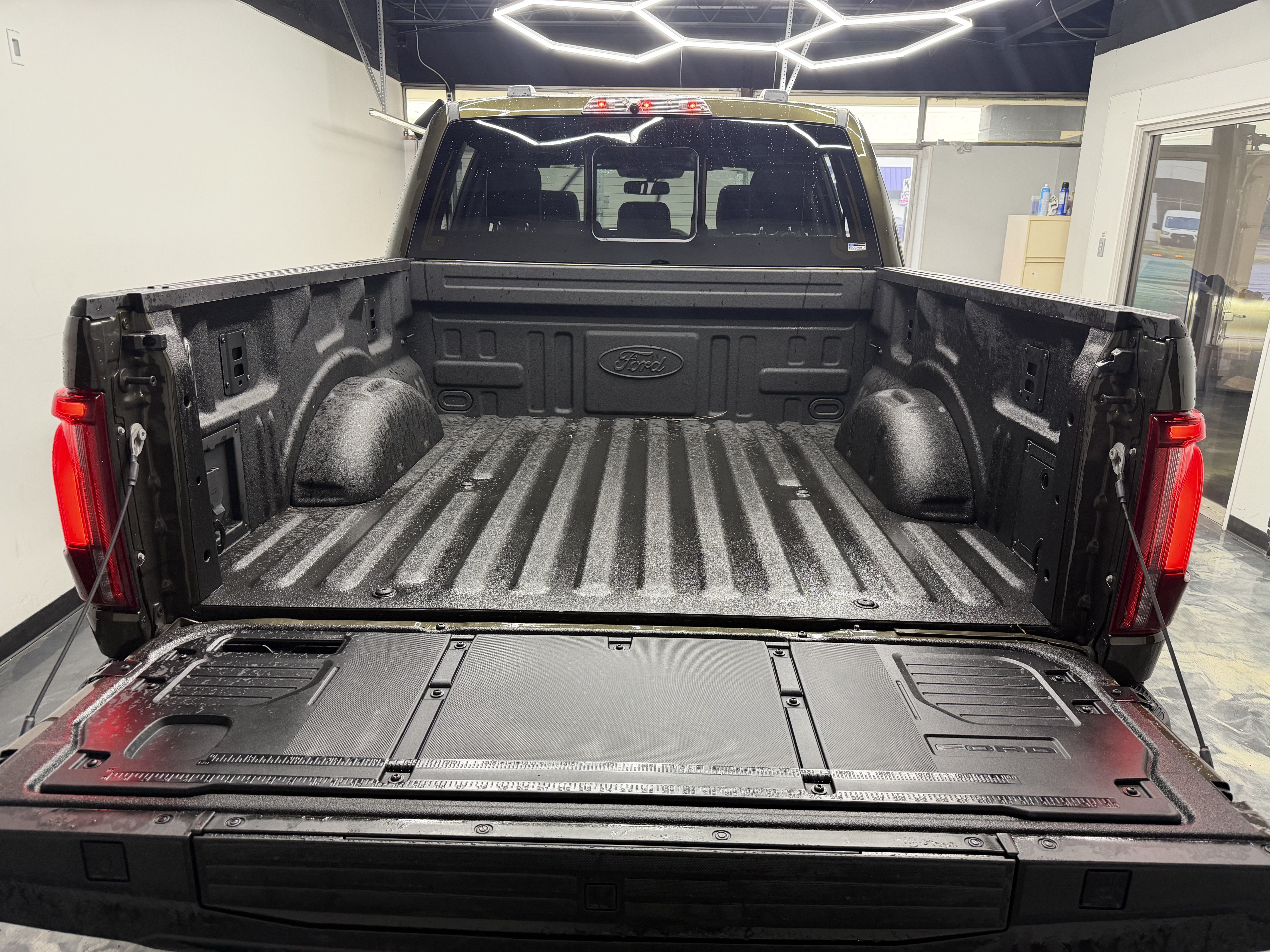 Used 2025 Ford F150 Raptor w/ Equipment Group 803A Raptor R AWD/4WD image 10