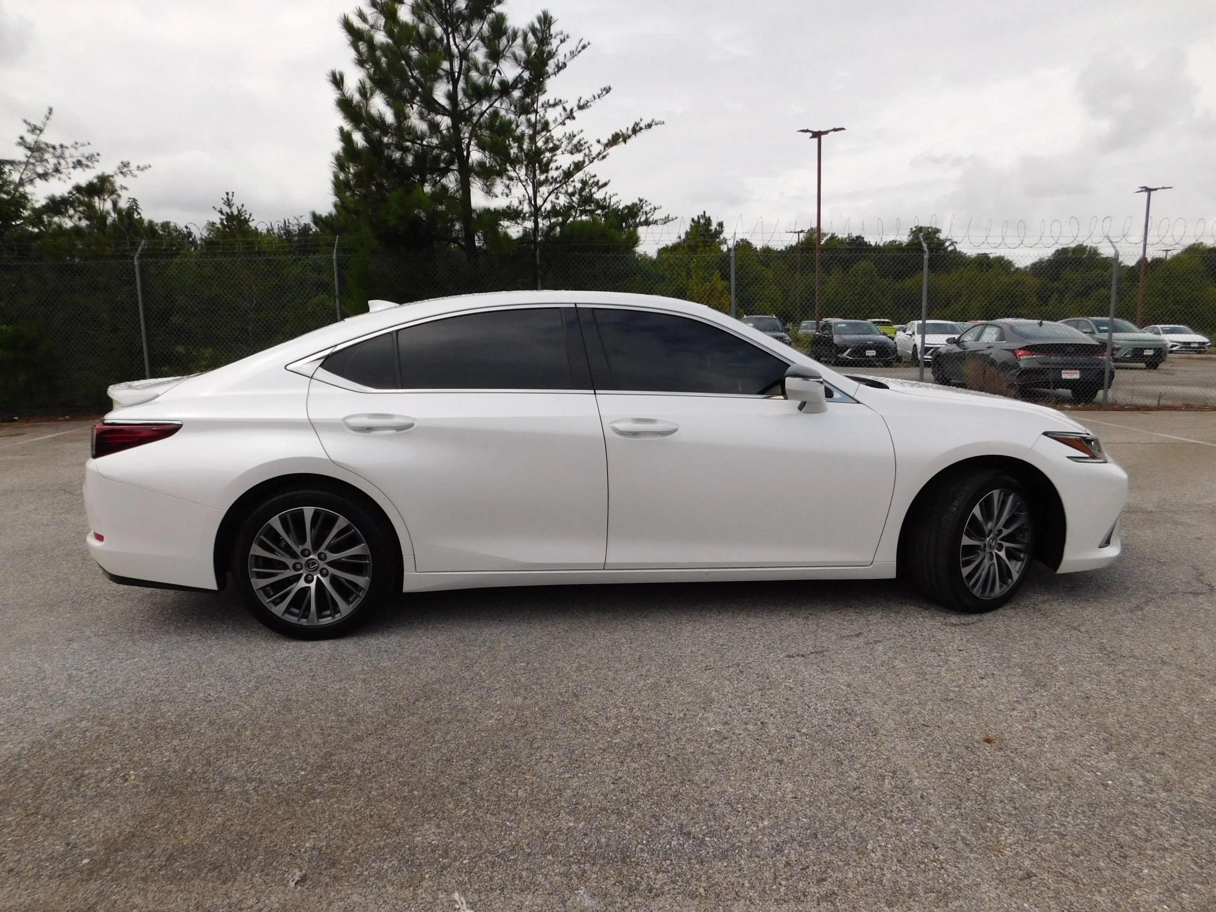 Used 2021 Lexus ES 350 w/ Premium Package FWD image 5