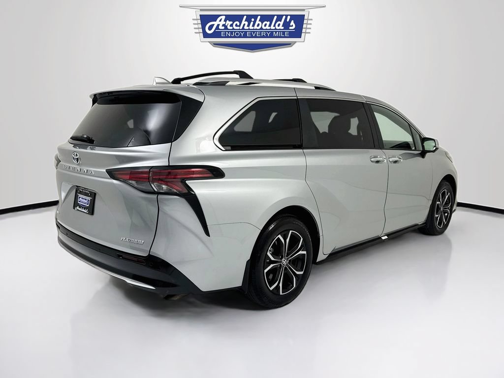 Used 2025 Toyota Sienna Platinum AWD/4WD image 8