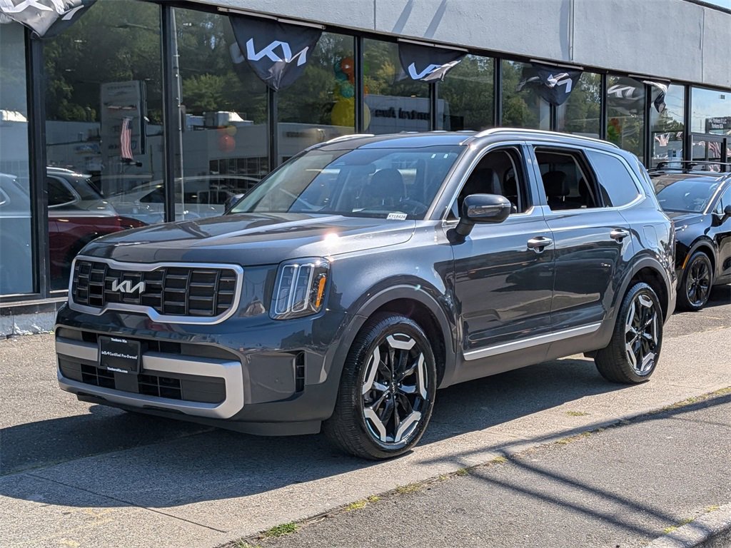 Used 2023 Kia Telluride S image 2