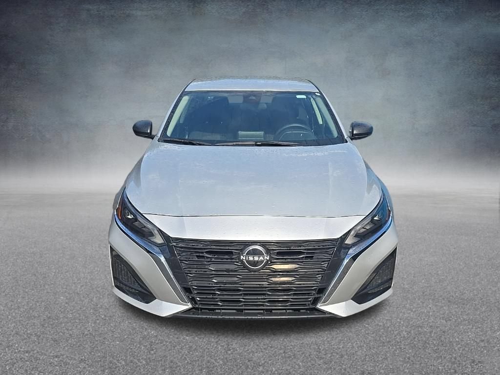 Used 2025 Nissan Altima 2.5 SV FWD image 3