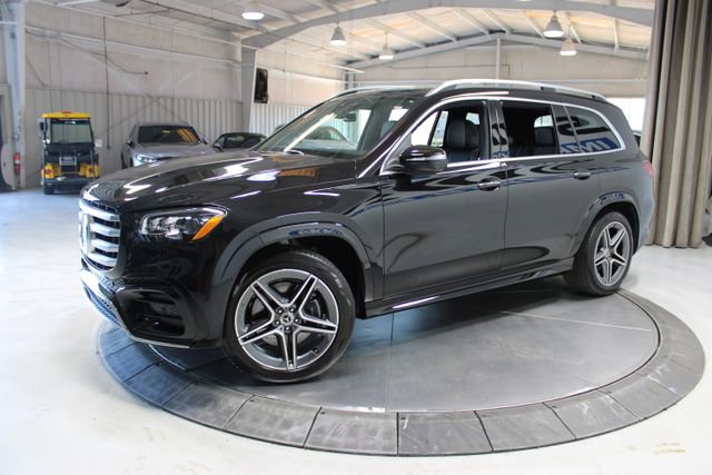 Used 2024 Mercedes-Benz GLS 450 4MATIC w/ AMG Line Exterior image 4