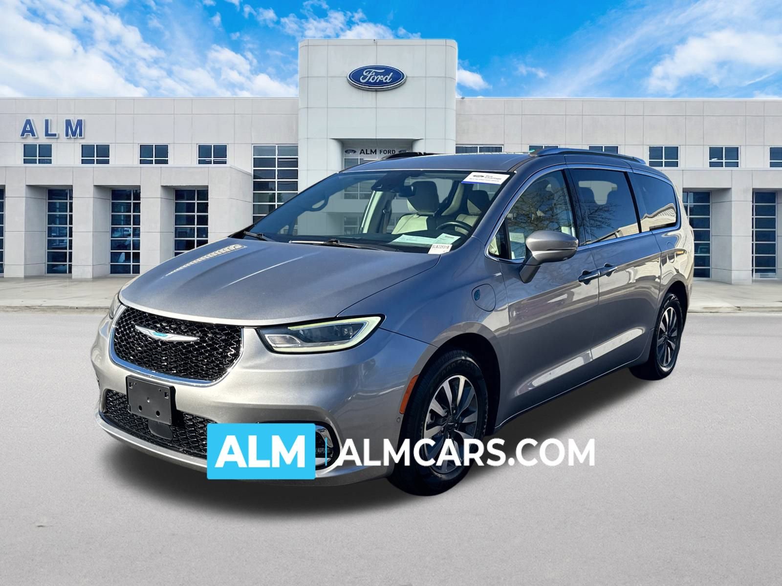 Used 2021 Chrysler Pacifica Touring-L image 1