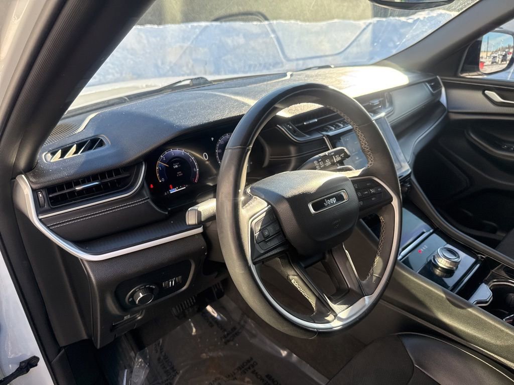 Used 2023 Jeep Grand Cherokee L Laredo image 16