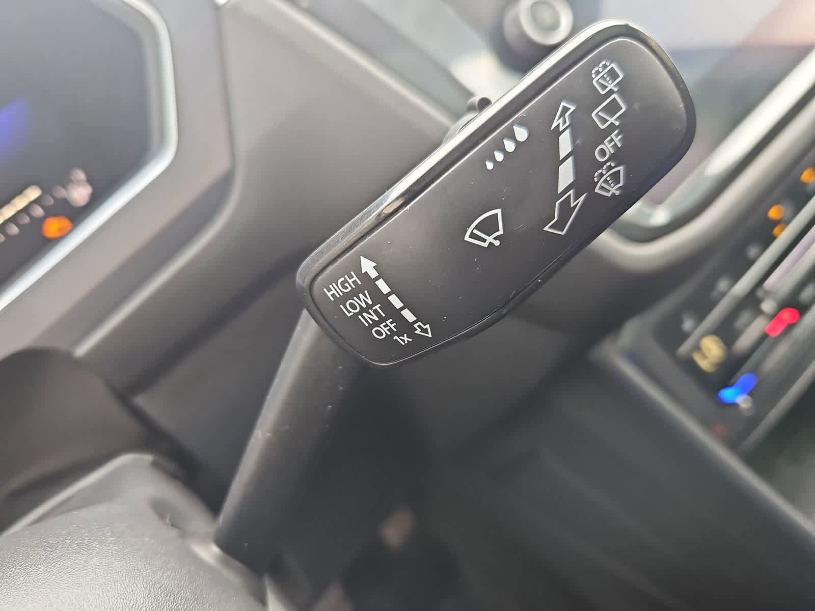 Certified 2022 Volkswagen Tiguan SE image 24
