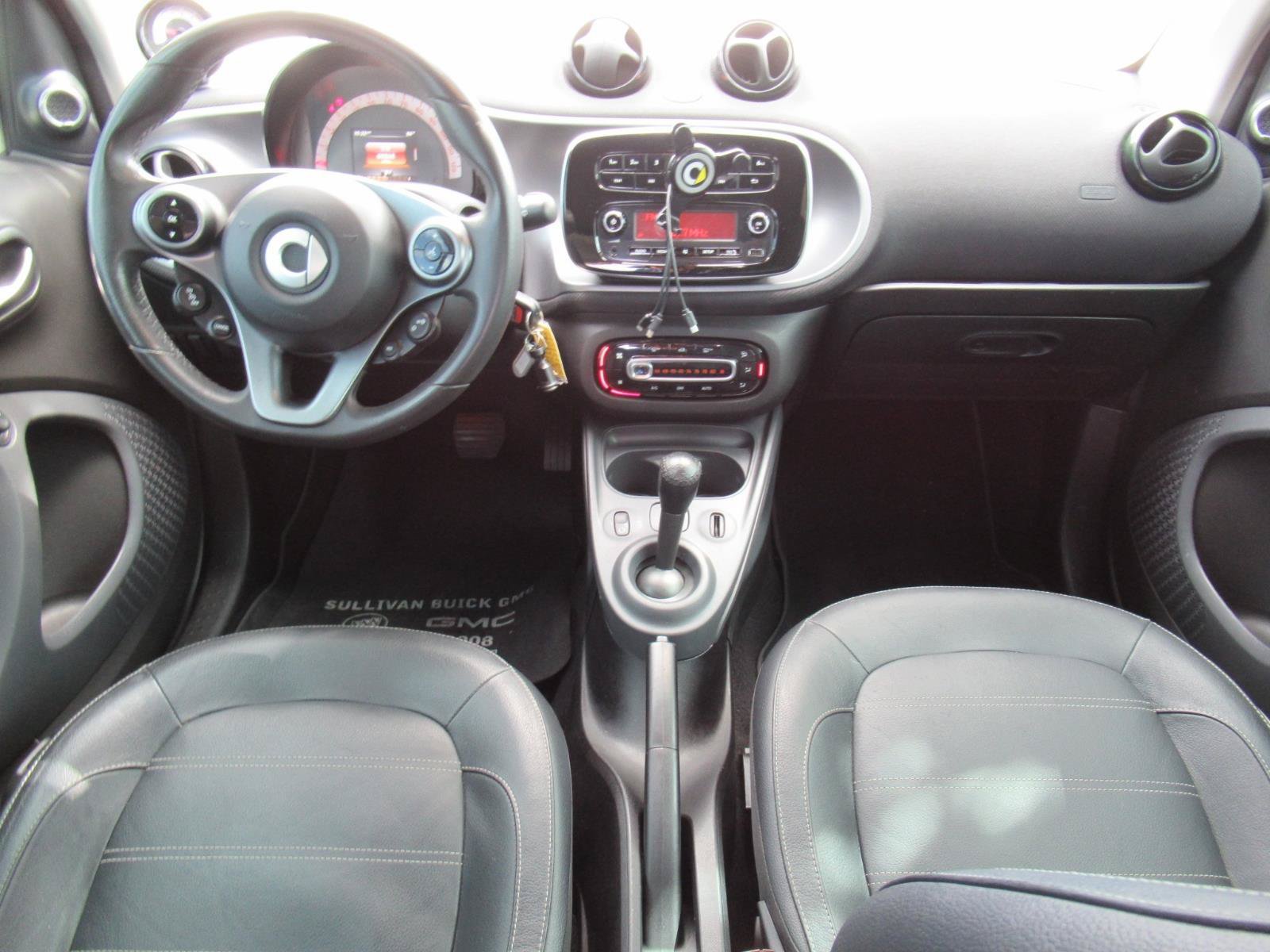 Used 2016 smart fortwo Prime RWD image 14