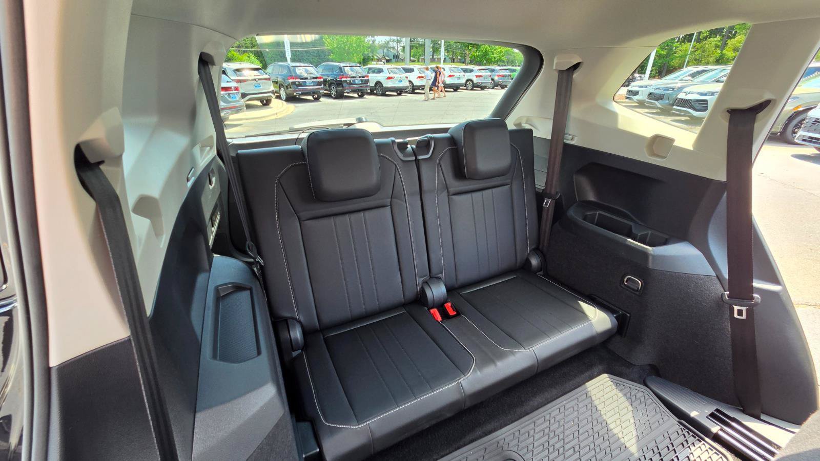 Certified 2023 Volkswagen Tiguan SE w/ Panoramic Sunroof Package FWD image 49