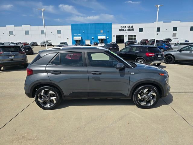 Used 2025 Hyundai Venue SEL FWD image 16