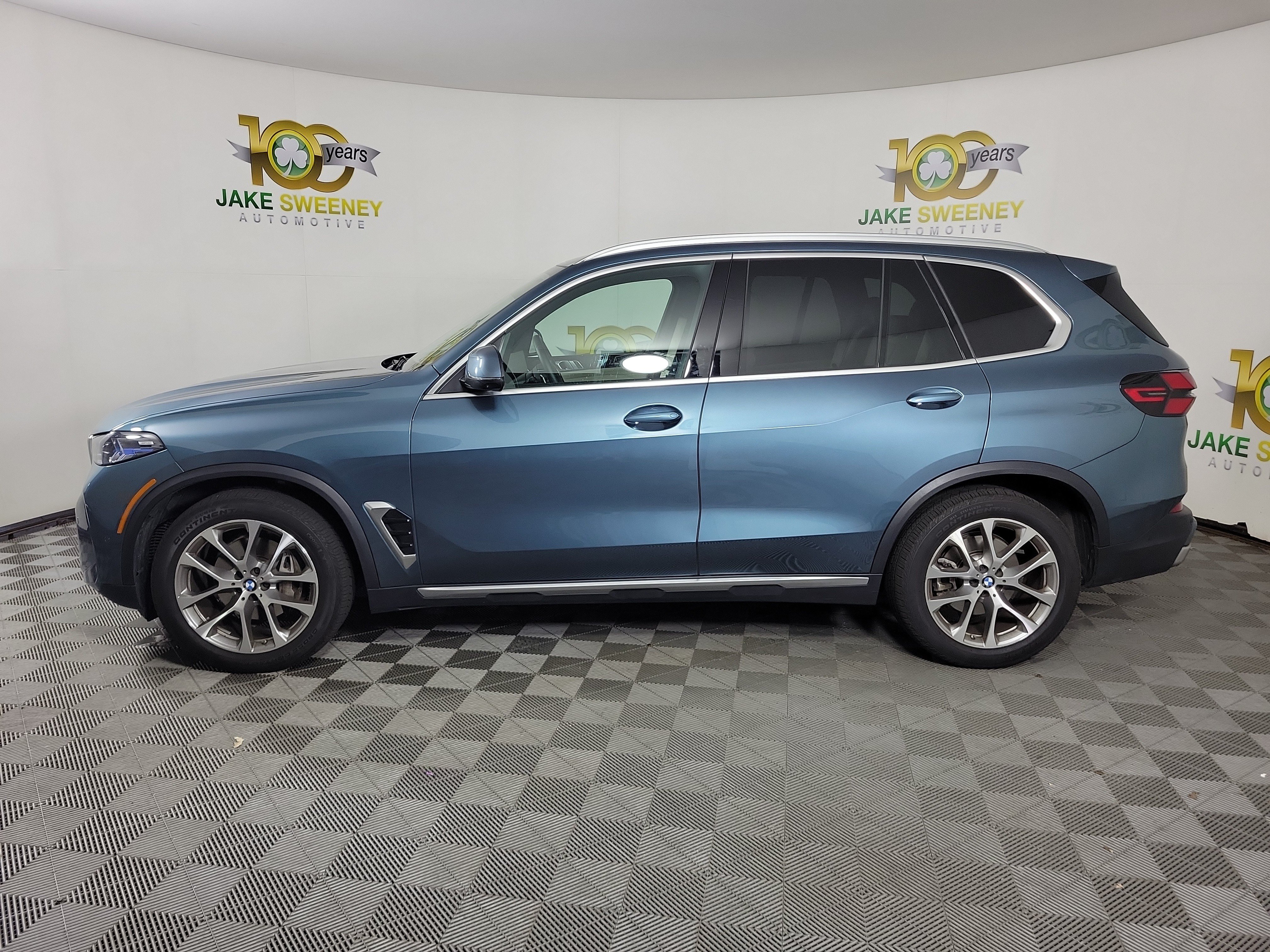 Used 2024 BMW X5 xDrive40i w/ Premium Package AWD/4WD image 2