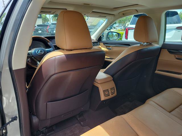 Used 2016 Lexus ES 350 w/ Luxury Package w/Wood Trim FWD image 10