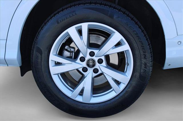 Certified 2025 Audi Q5 Premium w/ Convenience Package AWD/4WD image 16