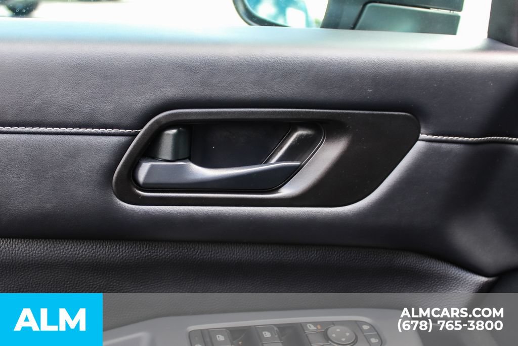 Used 2025 Nissan Pathfinder SV FWD image 39