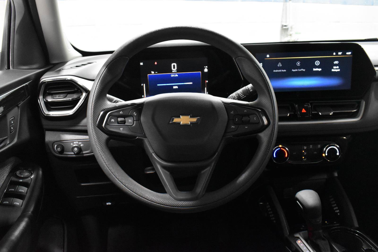 Used 2024 Chevrolet TrailBlazer LT w/ Driver Confidence Package FWD image 9