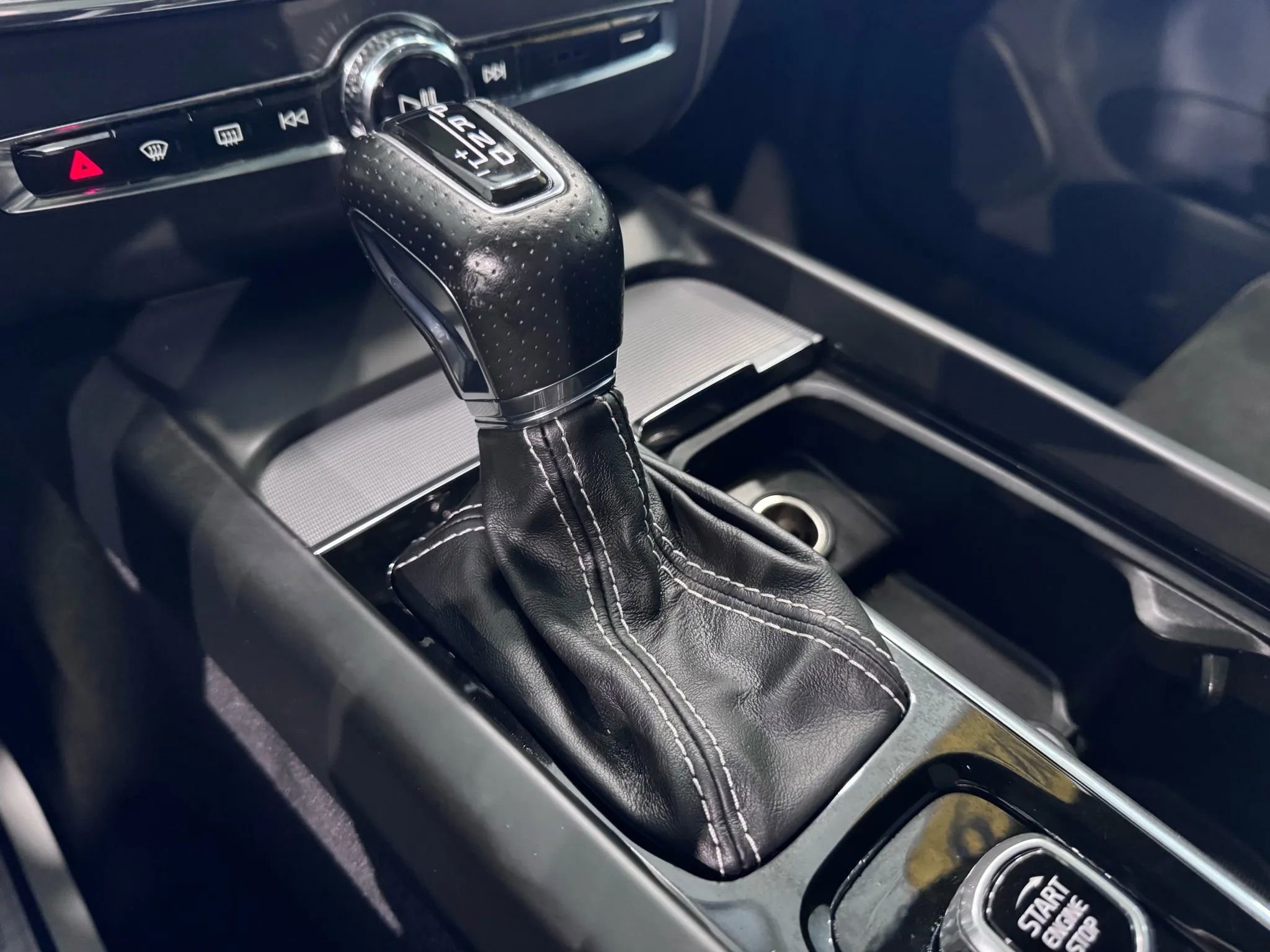 Used 2019 Volvo XC60 T5 R-Design w/ Protection Package Premier image 29