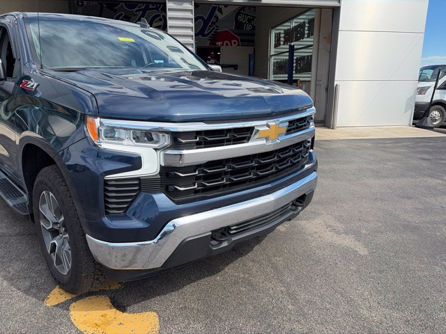 Used 2022 Chevrolet Silverado 1500 LT AWD/4WD image 5