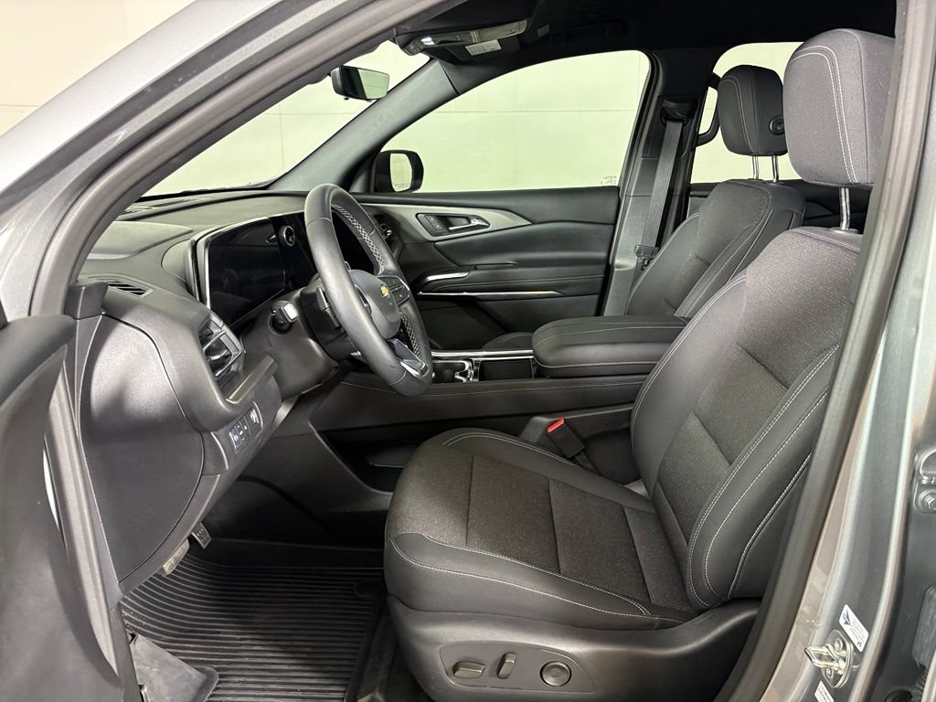 Certified 2026 Chevrolet Traverse LT w/ Driver Confidence Package FWD image 19