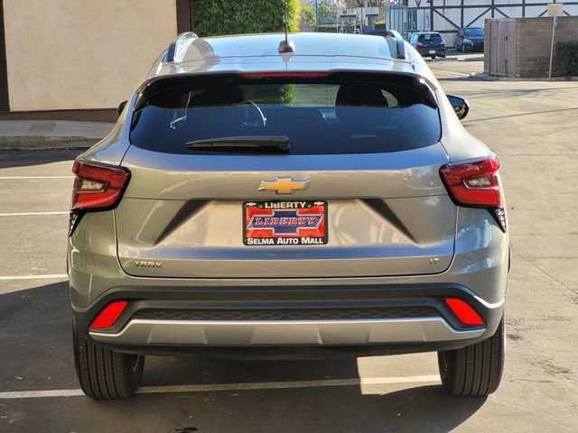 Used 2025 Chevrolet Trax LT w/ LT Convenience Package image 6