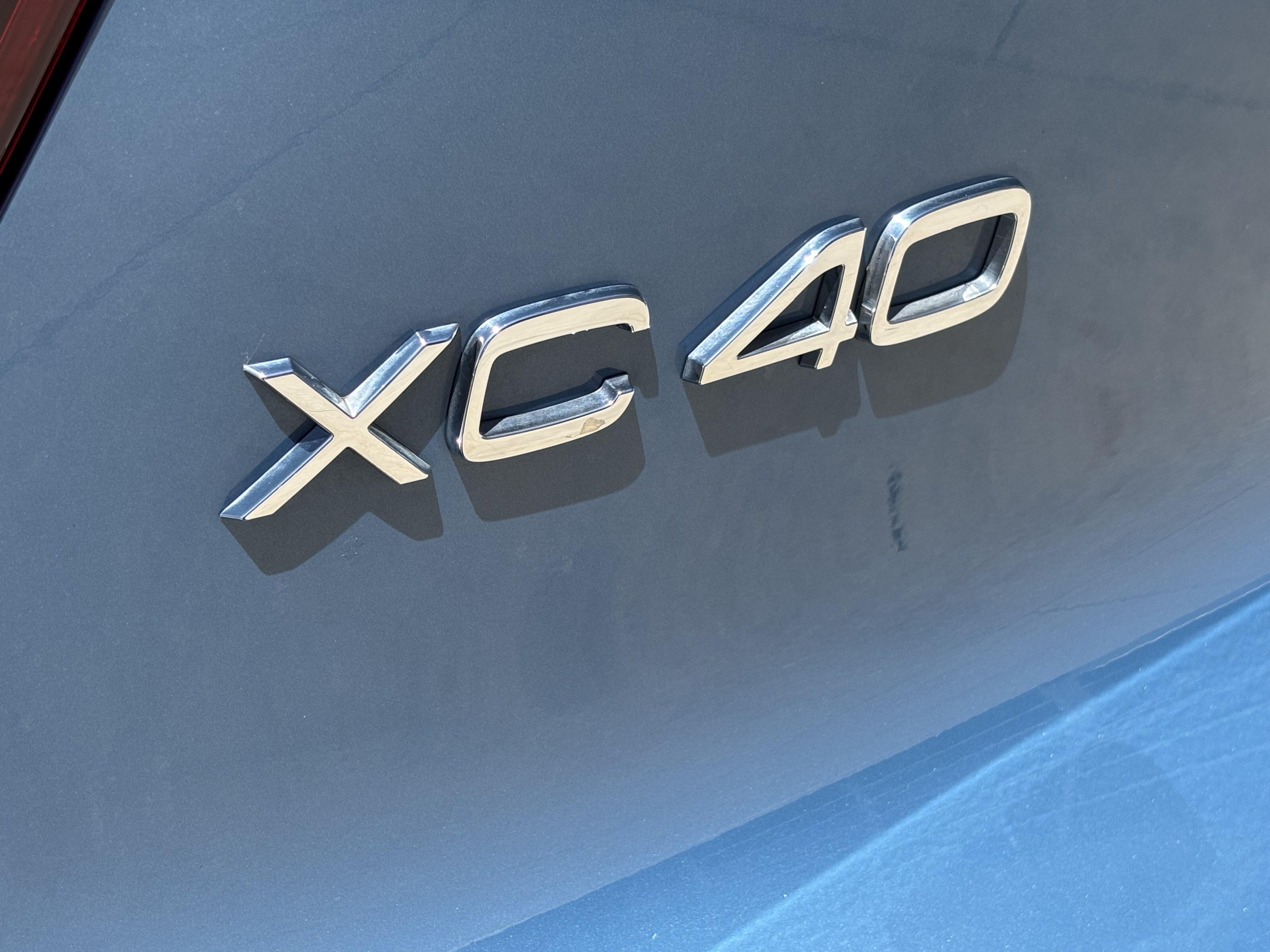 Used 2025 Volvo XC40 B5 Plus AWD/4WD image 16