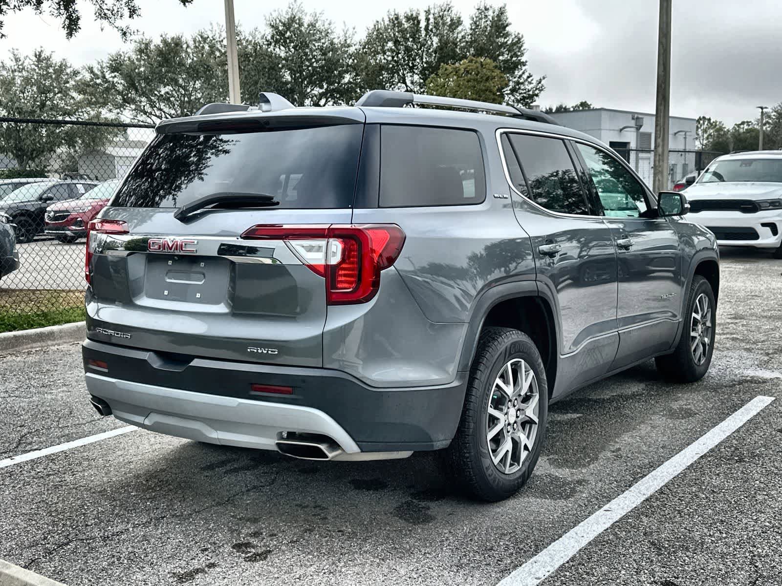 Used 2020 GMC Acadia SLE w/ Driver Convenience Package image 8