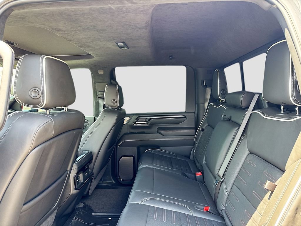 Used 2025 GMC Sierra 2500 AT4X image 25