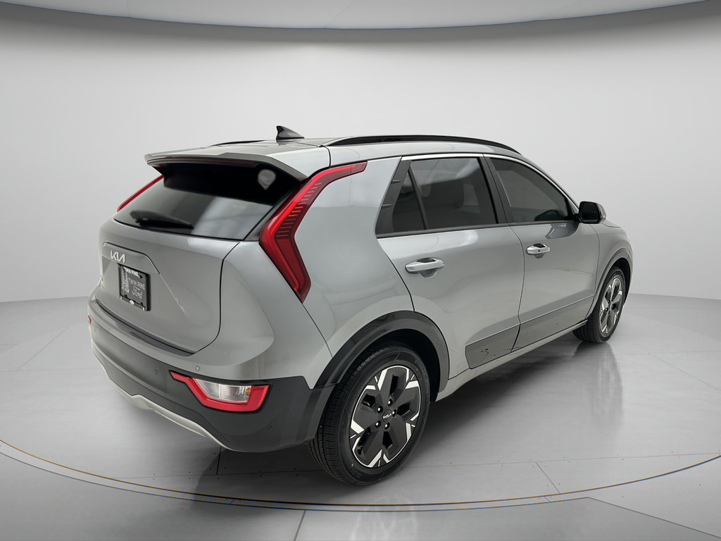 Used 2024 Kia Niro Wind w/ Wind Preserve Package FWD image 3