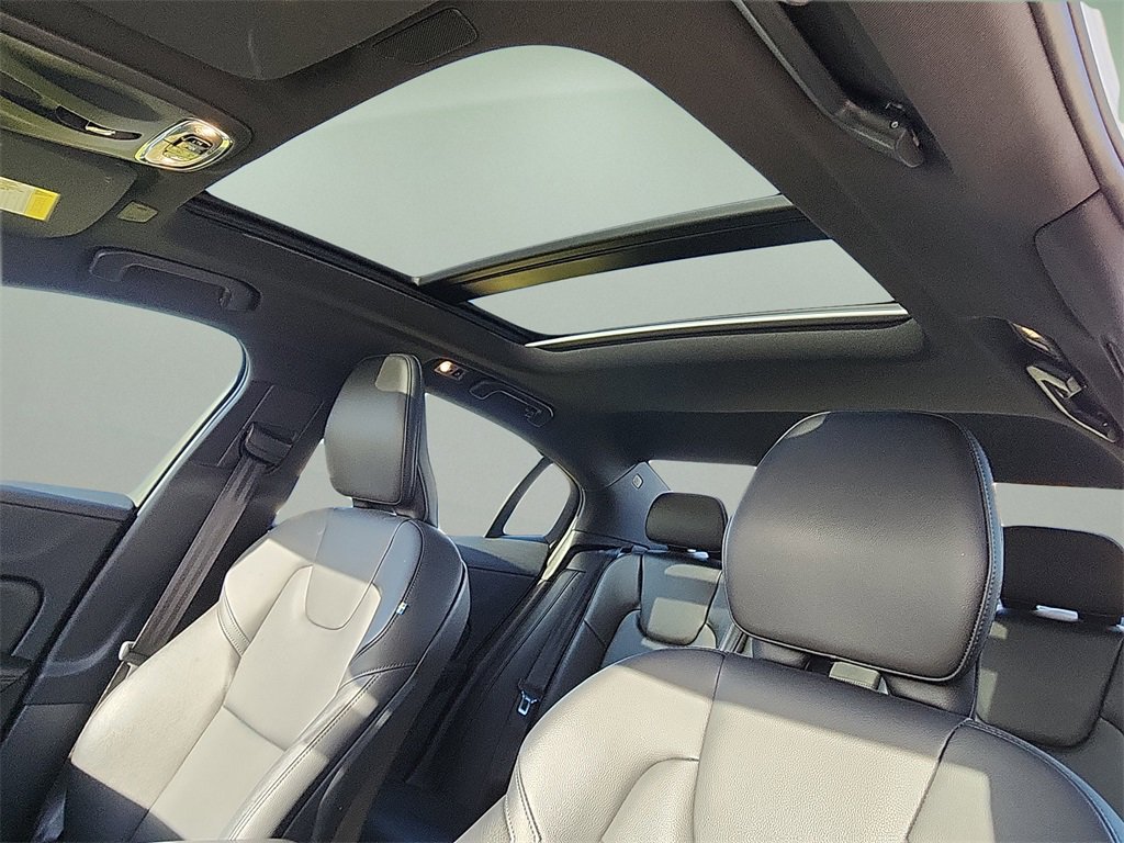 Used 2020 Volvo S60 T5 Momentum image 17