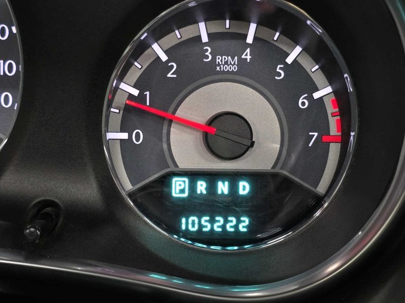 Used 2011 Chrysler 200 Limited FWD image 10