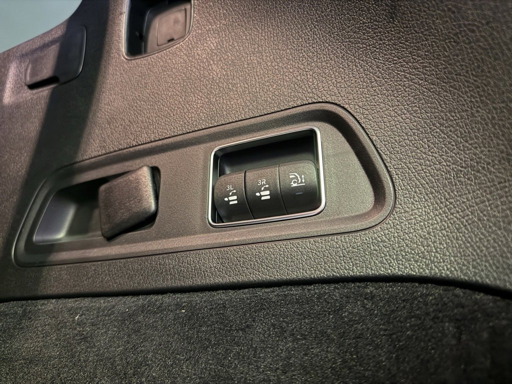 Used 2025 Mercedes-Benz GLS 450 4MATIC image 43