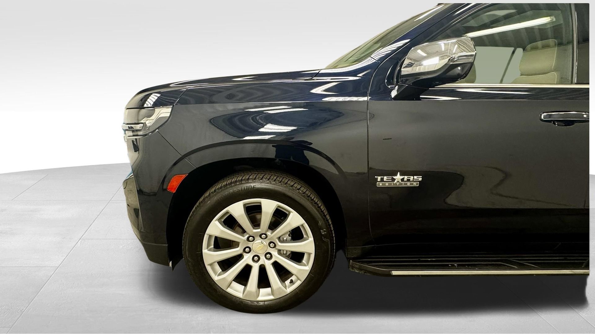 Used 2021 Chevrolet Tahoe Premier w/ Premium Package RWD image 21