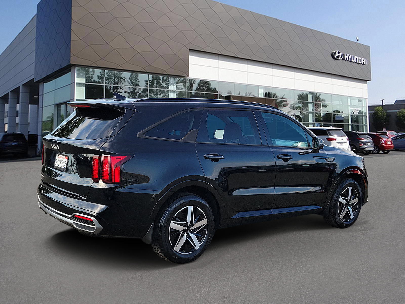 Used 2023 Kia Sorento S FWD image 2