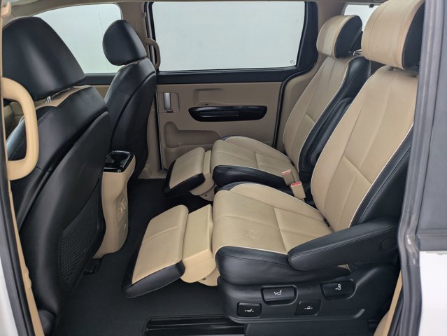 Used 2016 Kia Sedona SX Limited image 19