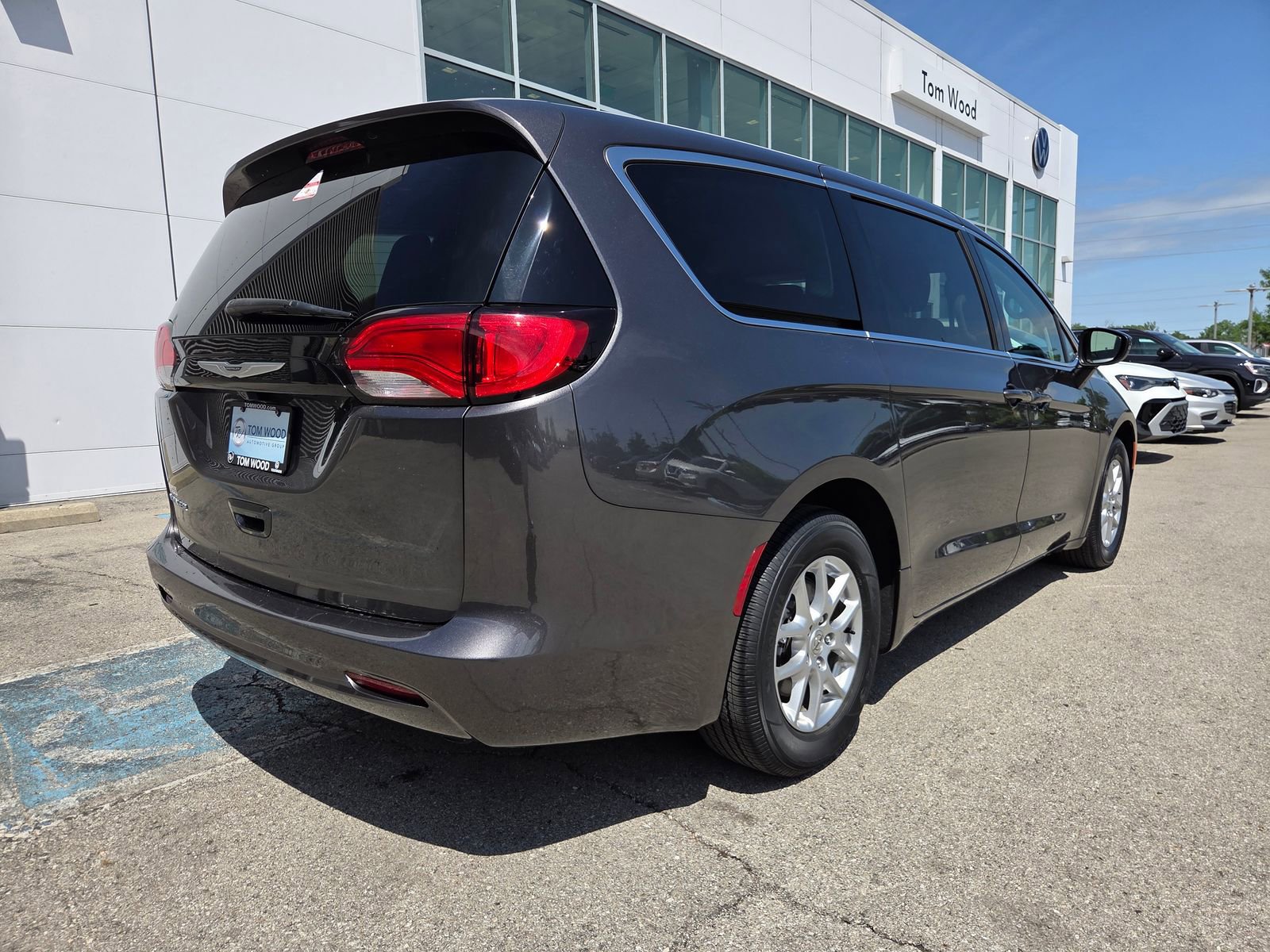 Used 2022 Chrysler Voyager LX FWD image 11