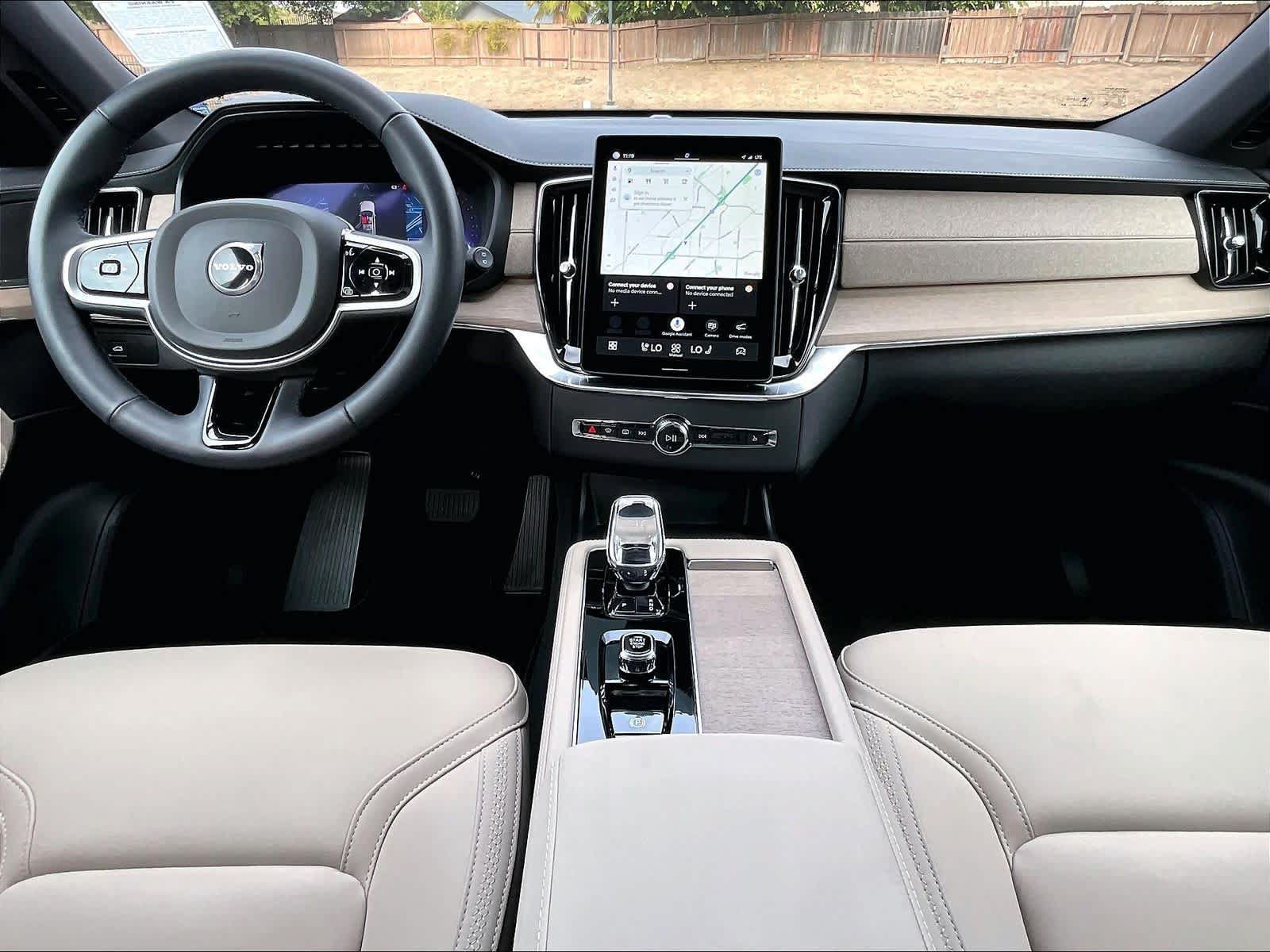 Used 2025 Volvo XC90 B5 Core w/ Protection Package Premier AWD/4WD image 17