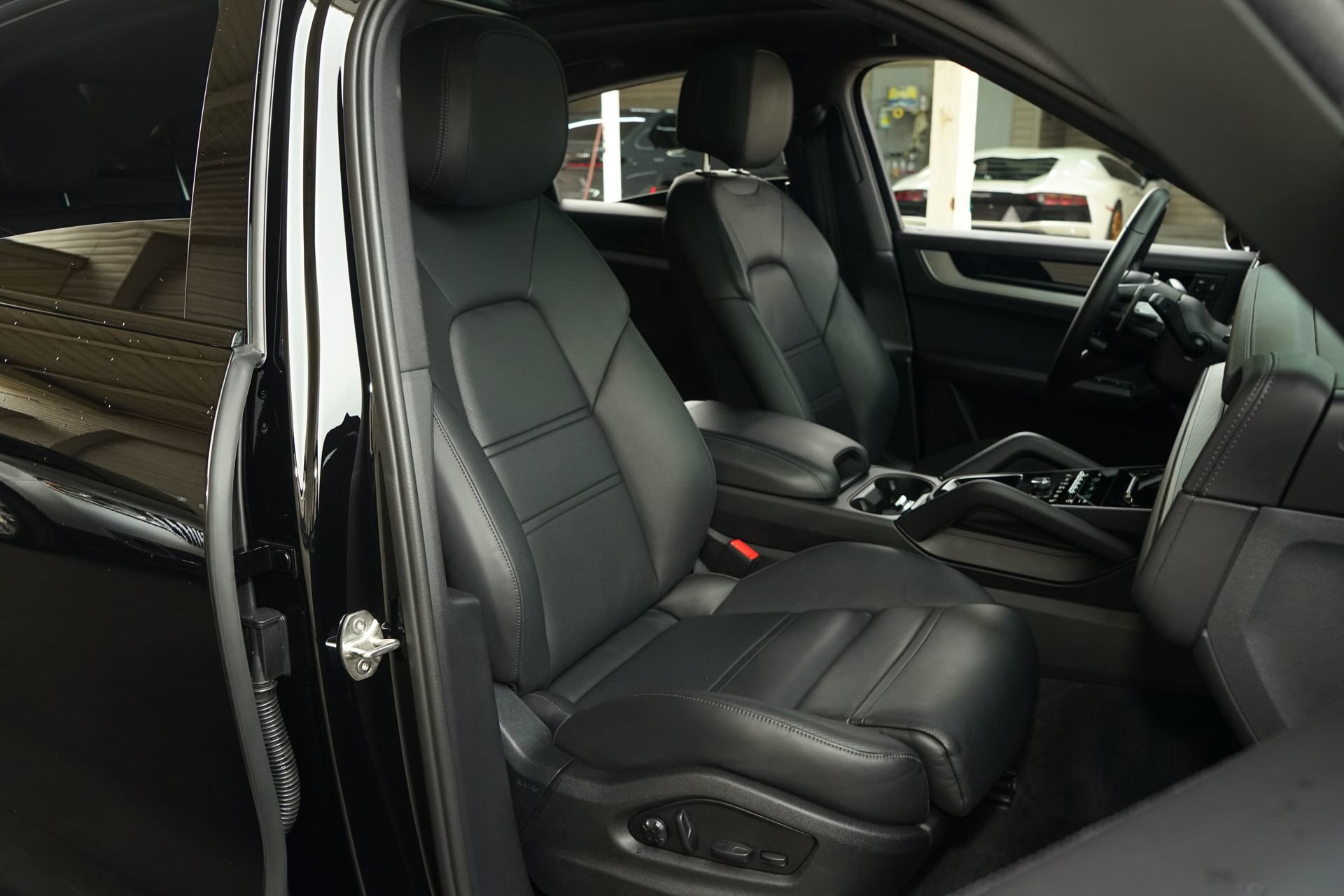 Used 2024 Porsche Cayenne S image 10