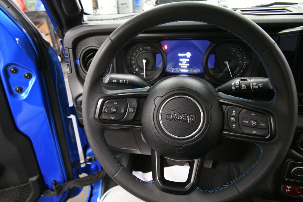 Used 2024 Jeep Wrangler Unlimited Rubicon 4xe AWD/4WD image 12
