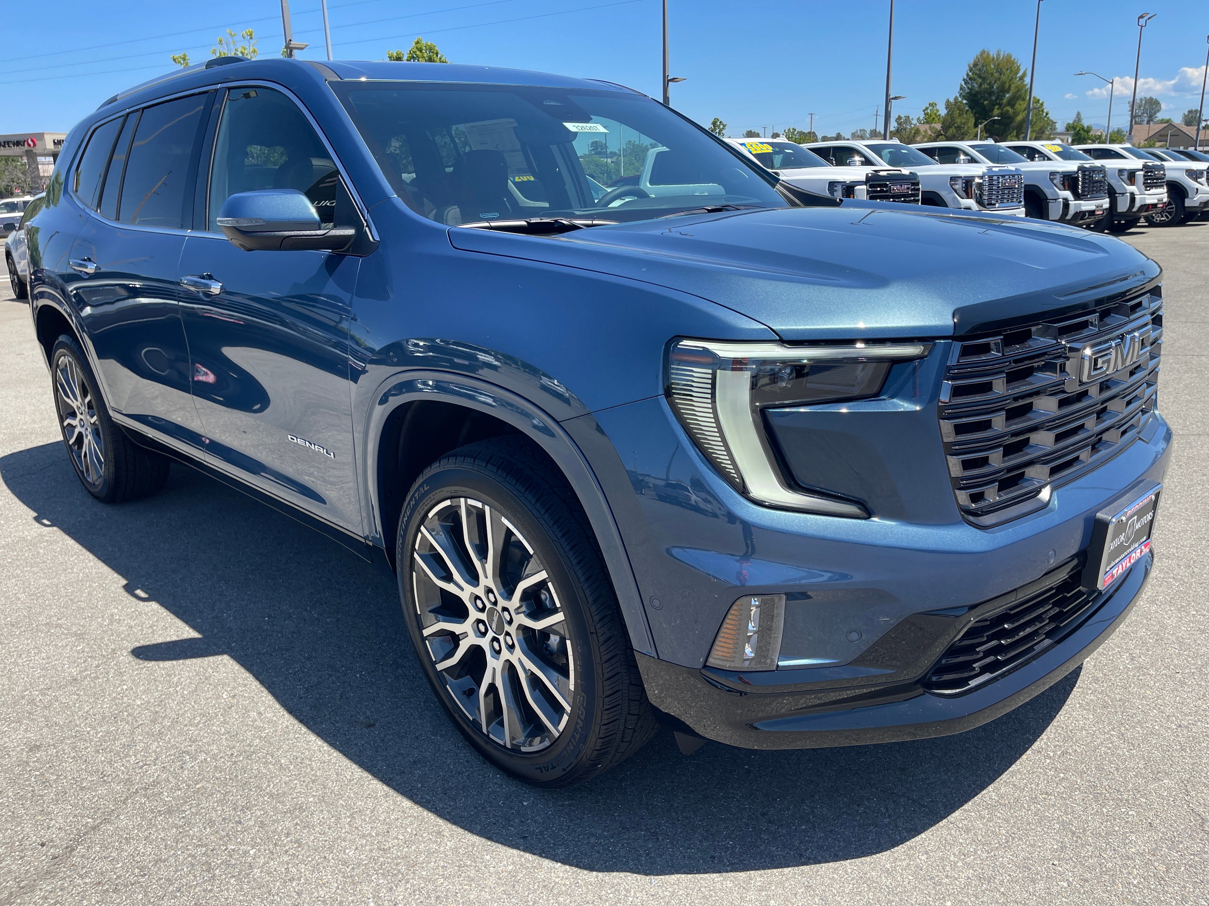 New 2026 GMC Acadia Denali Ultimate AWD/4WD image 3