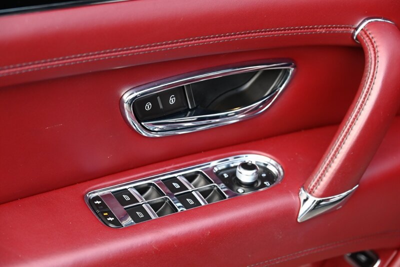 Used 2019 Bentley Bentayga AWD/4WD image 46